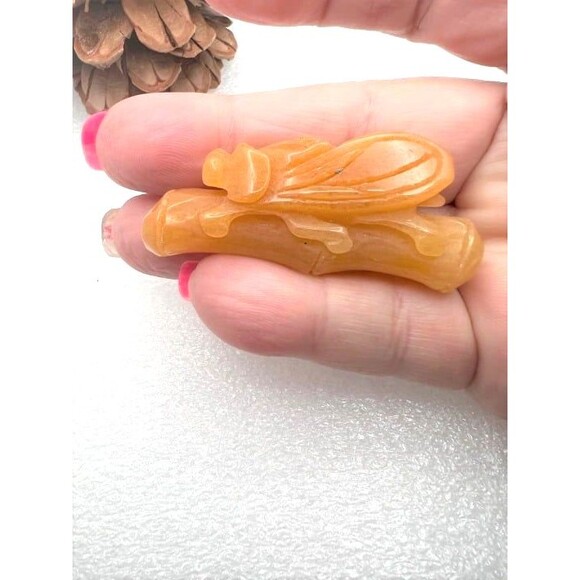Golden Calcite Cicada Carving - Picture 4 of 5